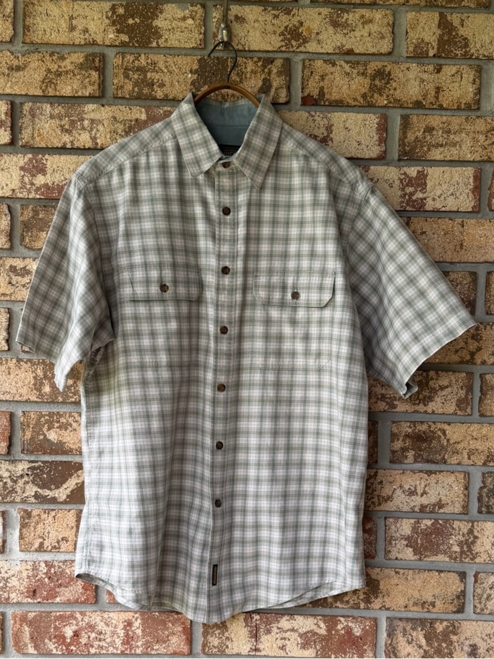 Men’s Woolrich Shirt Size Large Green Plaid Short Sleeves Excellent Condition!